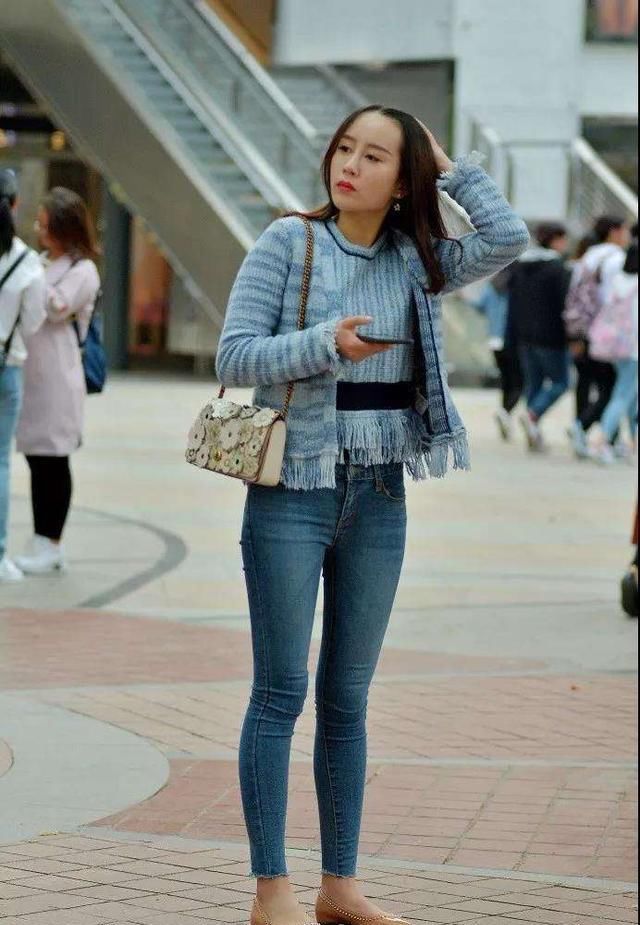 「长袖衫」初春的牛仔裤穿不出新鲜感?试试这4种搭配,显瘦显高还时髦