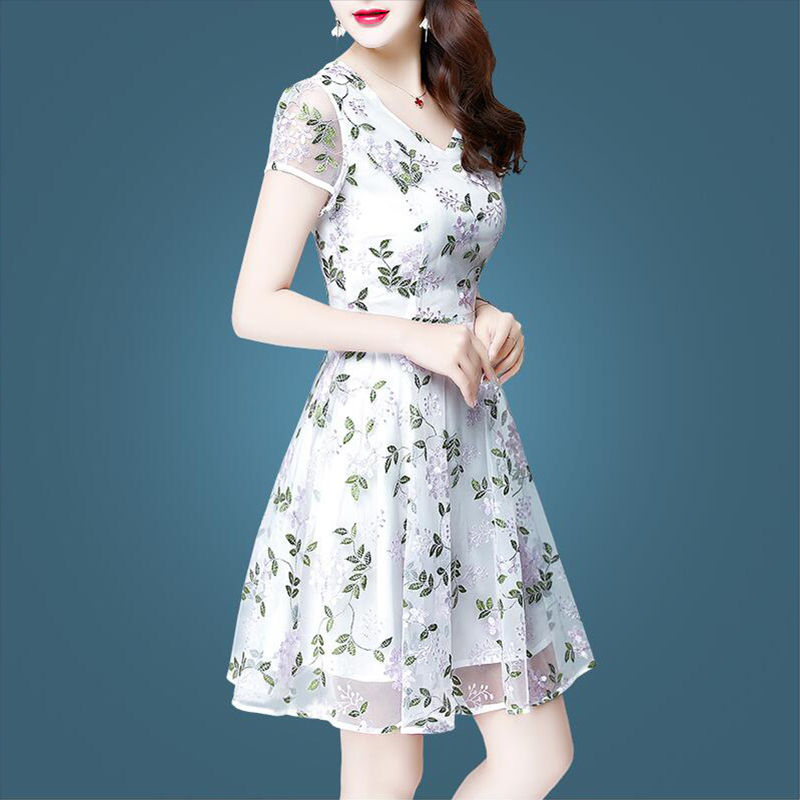 40岁老婆真会穿!这些若隐若现的网纱裙上身后，嫩白美，特吸睛