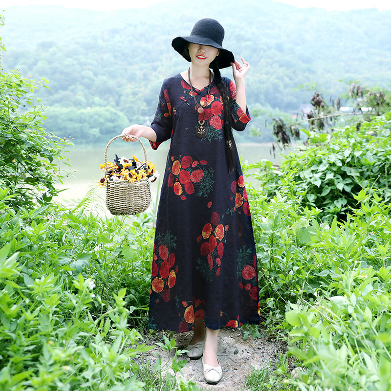 妈妈49岁，出门从不穿阔腿裤!只穿这洋气裙子，比旗袍甜美减龄