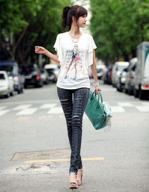 紧身裤穿上非常的甜美优雅，释放强大气场，在细节上体现精致感