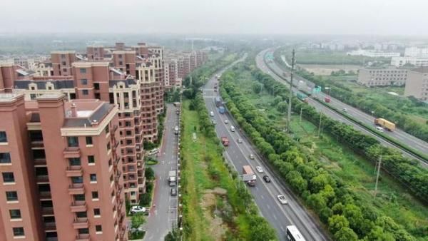 真要命，噪声值90分贝！装了4层隔音窗还是吵，居民们耳膜都震痛