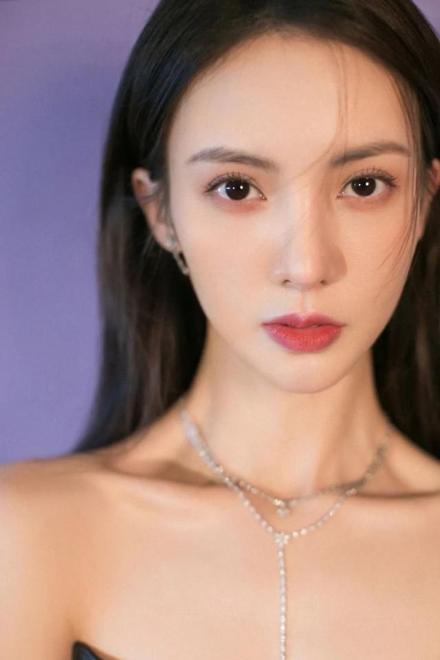  「细纹」水肿和小细纹，没想到女明星们也为了这些眼部问题操碎了心！