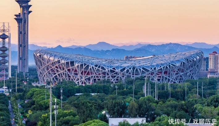 耗资2亿仿建鸟巢,但建成了“鸡窝”,当地人都吐槽:无法欣赏