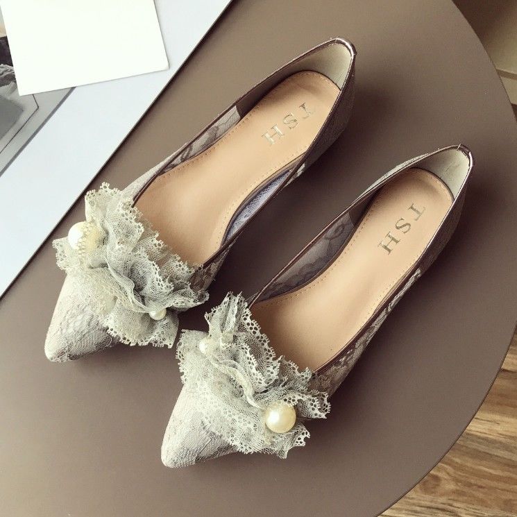 妹子，累脚的高跟鞋别穿了，今秋流行这样的女鞋，优雅大方不累人