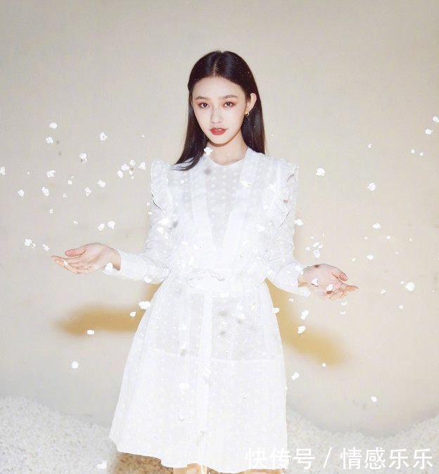 她被曝谁红就和谁玩，被嘲讽是第二个杨幂，气质清纯无害衣品超好