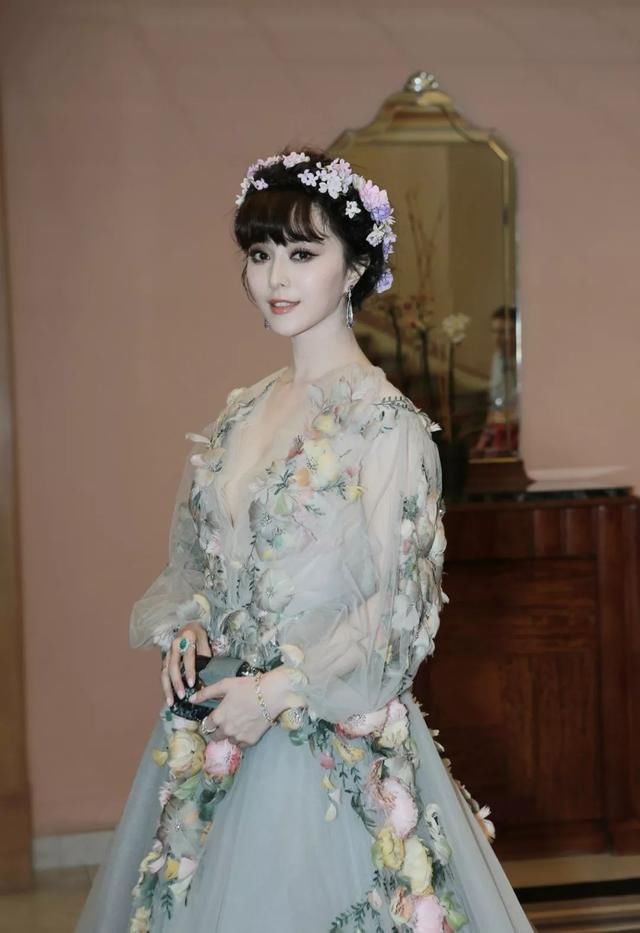 明星｜无滤镜无P图，高清相机下女明星们颜值你给打几分？