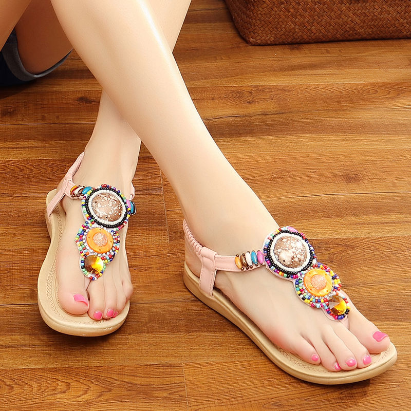 不得不说!穿波西米亚凉鞋的脚好美,又白又嫩,修长又性感