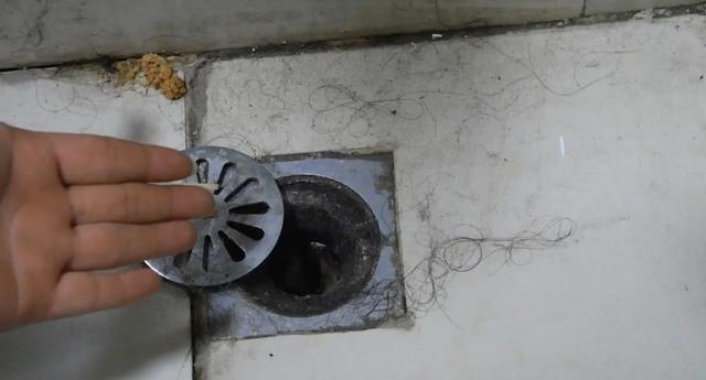  「小黑」卫生间里老有小黑虫赶紧倒一碗它，异味黑虫全消灭，快告诉家人