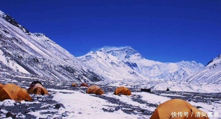 爬珠穆朗玛峰时，遇到有人摔倒，能俯身去扶？专家：千万不能去管