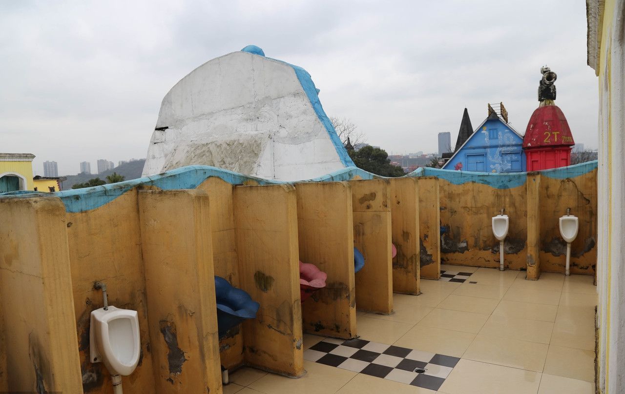 盘点世界上最稀奇的厕所，第四个真不敢体验，第六个请问怎么使用