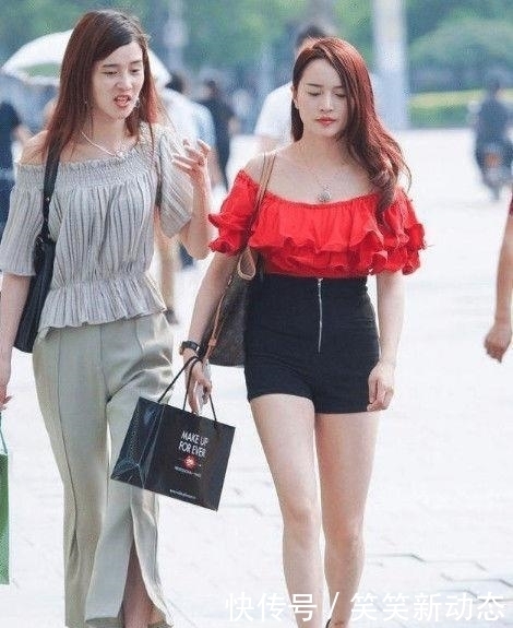  精致@迷人靓丽的美女街拍：时尚潮流的美女，展现细节上的精致感！