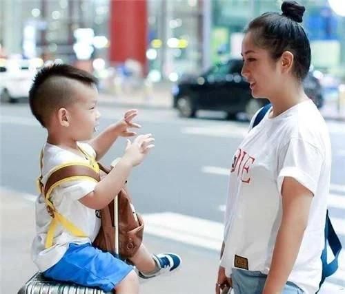 何洁称微信被冒充，还都是关于七宝的事情，网友：真可怕