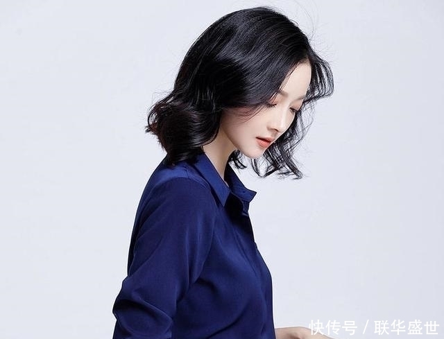  「女人」建议70后女人，别穿的像大妈，学学下图这样穿，不化妆都漂亮