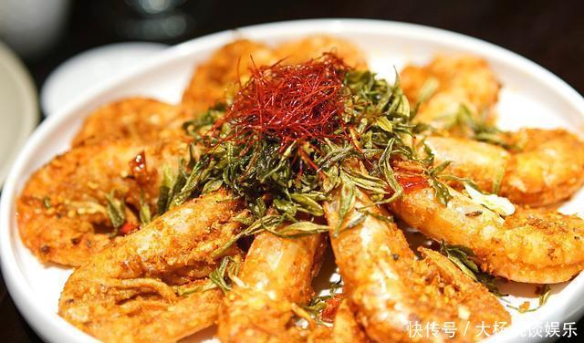  #徽菜#到黄山吃到最正宗的徽菜，臭鳜鱼被奉为徽菜蓝本，究竟有多好吃