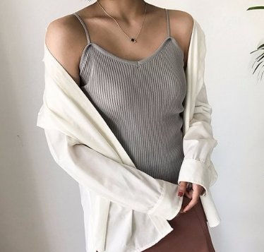 新来的美女同事换上这样的小背心，真的美呆，回去也给老婆买几件