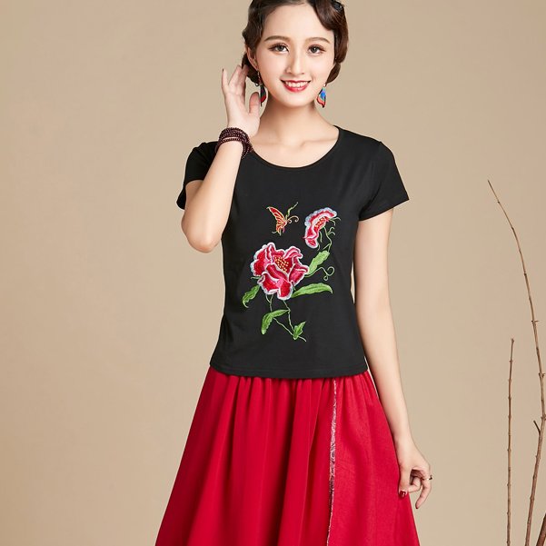 姐姐都45岁了就喜欢穿这样的小上衣，真别说，显得超年轻好美