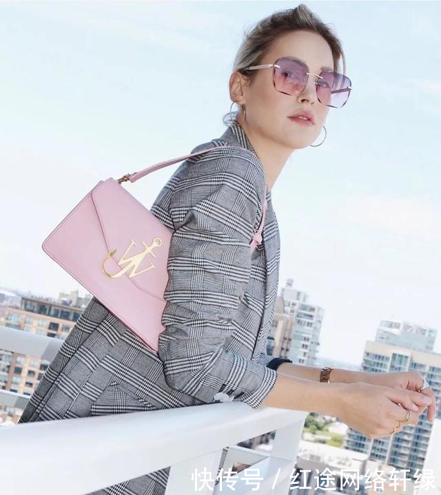 少女■LV全新手袋发布广告片,马卡龙色重出江湖,