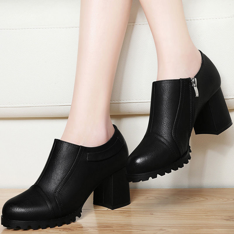 新发现:“黑色高跟鞋”显高显腿长，70后女人要有一双