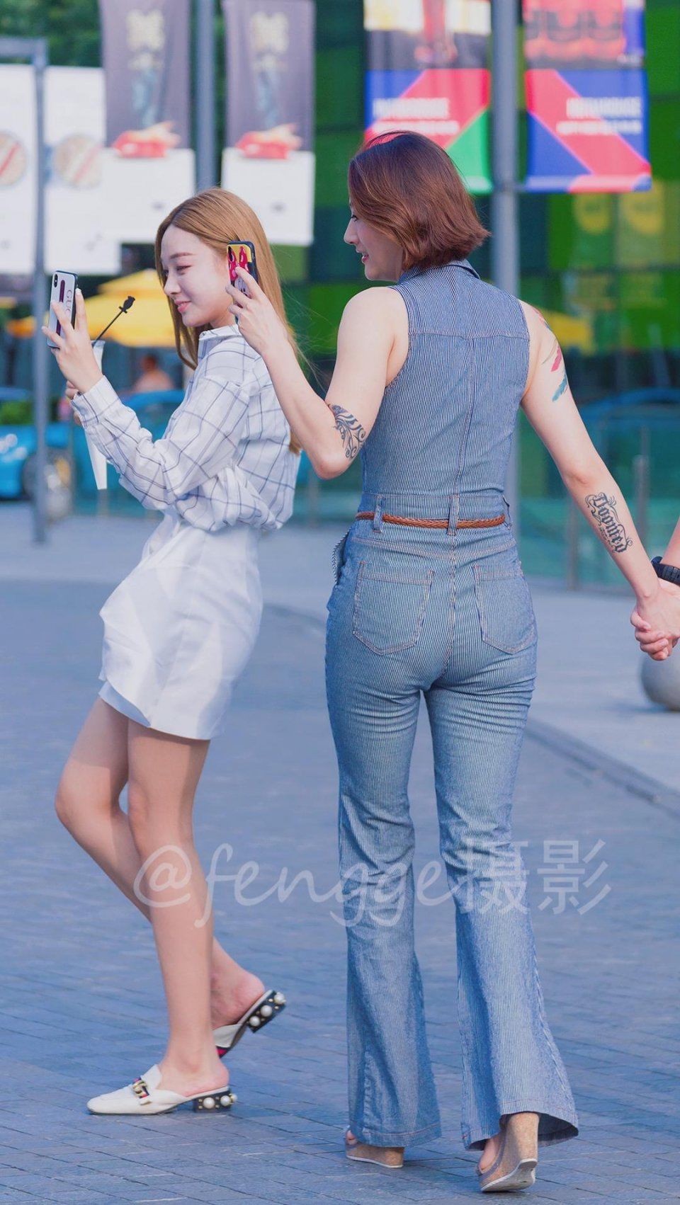 街拍:十张最新出炉的背影,可谓十全十美,不知道你最喜欢谁?