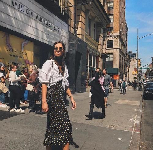  气质■裙子下面别搭高跟鞋，学学时尚达人的“娘MAN风格”，时髦显气质