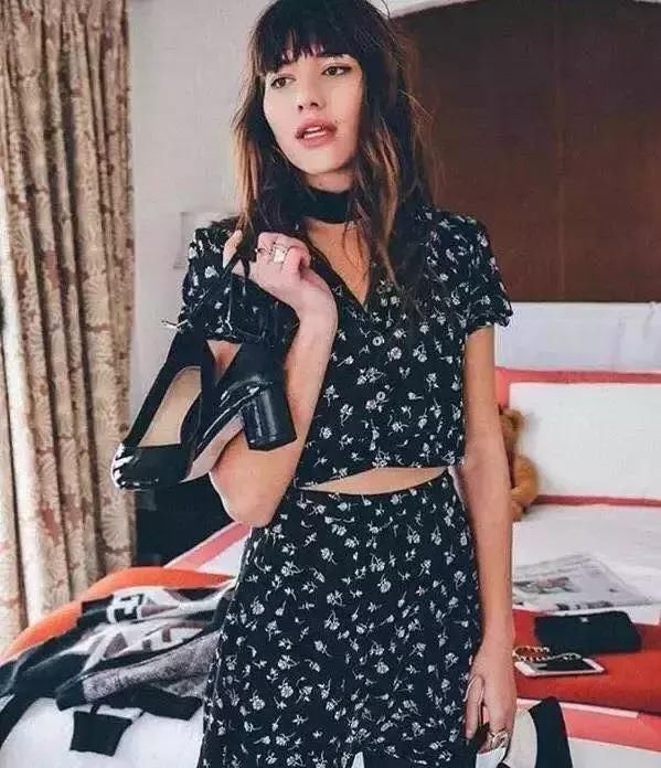 奚梦瑶 T 台走秀又崩了？这个部位不注意，夏天穿衣很尴尬