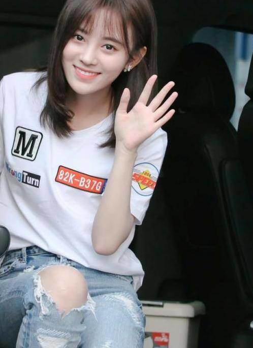 放大看鞠婧祎,这么紧的裤子硬是穿了进去,网友:真是厉害了