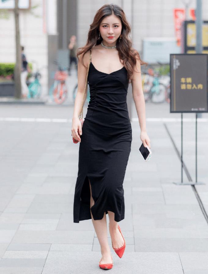  【气质】街拍时尚穿搭美女，高挑身材气质尽显，大胆打扮令人眼前一亮