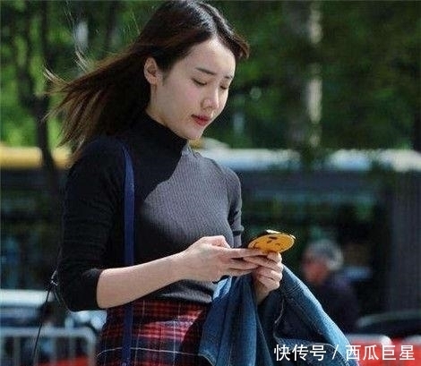  气质|气质的街拍：年轻自信的美女，穿出独特的气质感