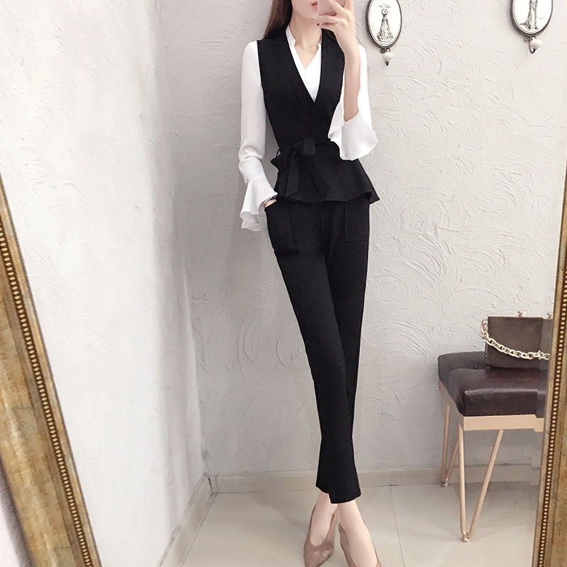 9月我相亲,时髦姐姐让我穿这马甲套装,还真美的很迷人