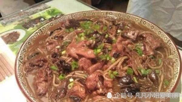 去东北旅游点了四个菜，服务员劝都不听，结果呢活该！