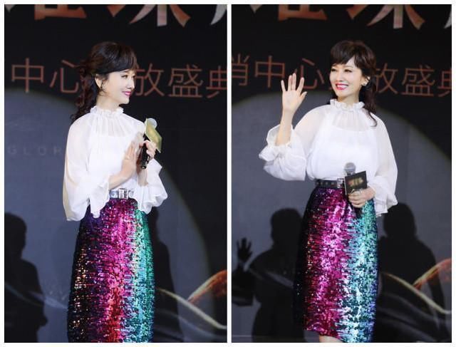 赵雅芝亮相活动，看到她的裙子，真的被闪到眼睛了！