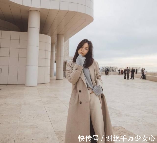  「风衣」春季单品怎样选？风衣就选长款的，裤子就选高腰的，抛开身高局限