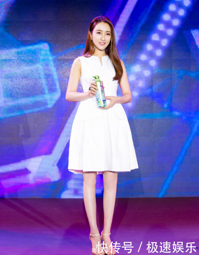 马苏素颜亮相似大妈，却特意装嫩穿热裤显尴尬，这腿肯定没P过！