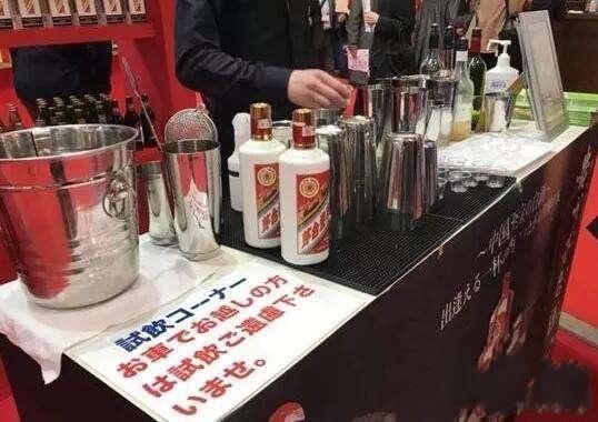 中国游客去日本免税店购物，看到了茅台的价格后，直呼：差别对待