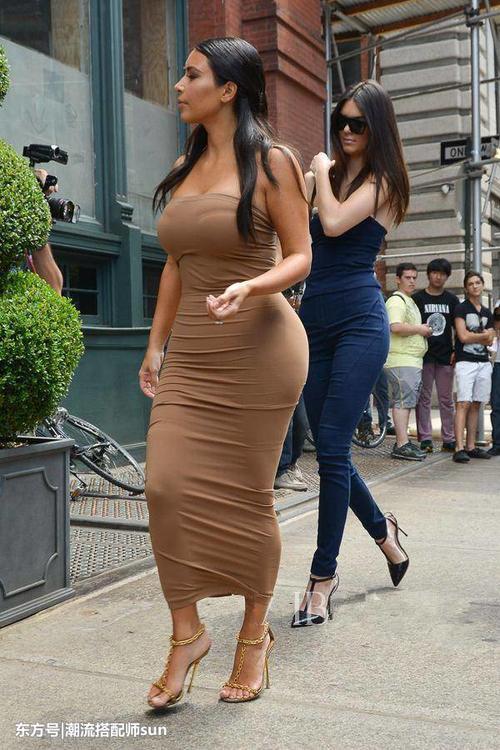 街拍：图1卡戴珊回头率真高，裙子显胯宽！图4外国美女穿肚兜？