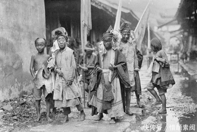 『表演』老年间,乞丐有个“三老门”,这一门有个绝活,令人又怕又怜