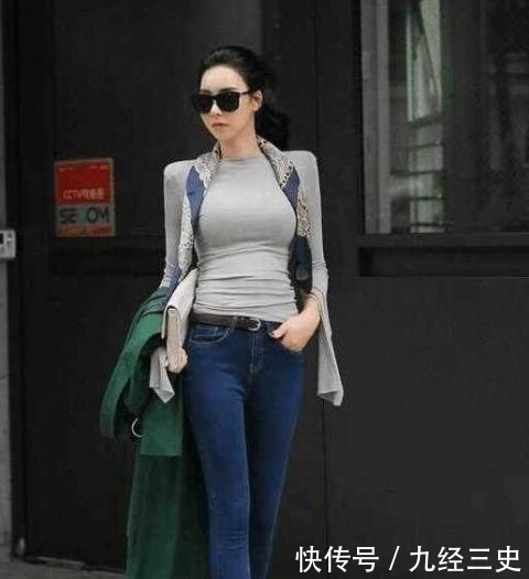 「气质」年轻自信的牛仔裤美女,高挑又漂亮!