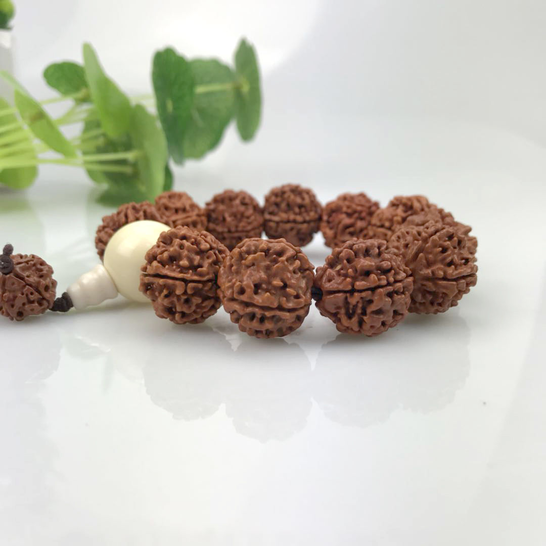 别傻玩大金链了?中国极品“菩提串”一夜走俏,领导出门必盘一串