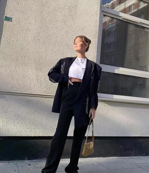  『色系的衣服』小个子女生的正确穿搭，这样穿1米5也能变成1米7，轻松拯救小短腿