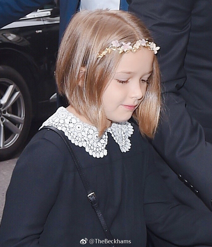 贝克汉姆带小七看时装秀 小七好像小仙女