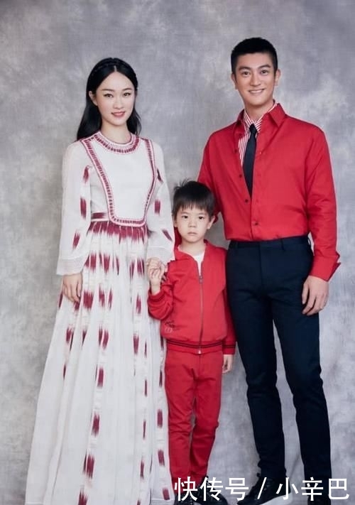 【夫妇】霍思燕夫妇为情人节拍照,穿白色连衣裙秀身材,杜江把铁锁当项链