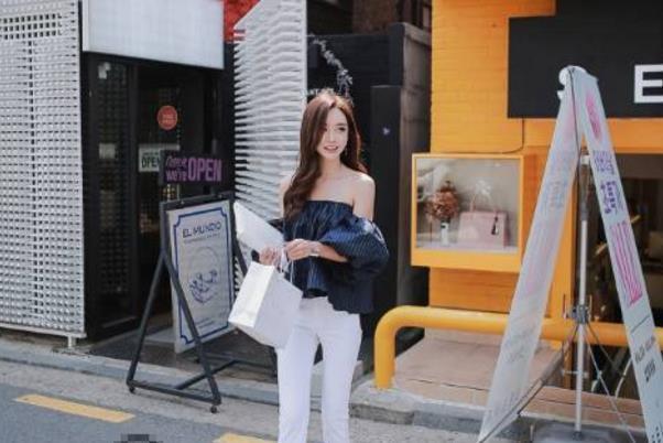 街拍： 身材好气质佳的精致美人,一双大长腿,魅力十足!