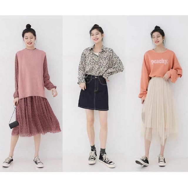  「短袖」休闲娱乐舒服的礼拜天穿衣搭配，连帽卫衣叠穿短袖搭配阔脚裤吊带裤，漂亮看不出胖