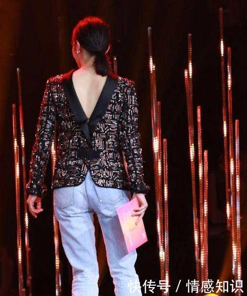 白百何真能作！好好的西服倒着穿，一个转身仿佛全世界都亮了！