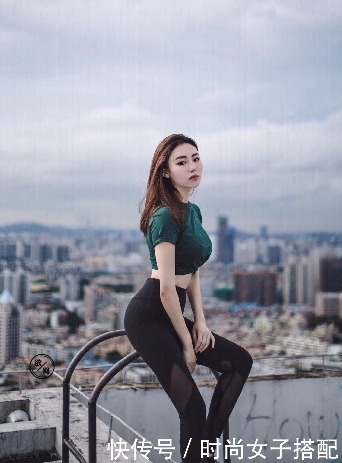 街拍：女生侧面身材最有立体感, 这小姐姐越看越养眼