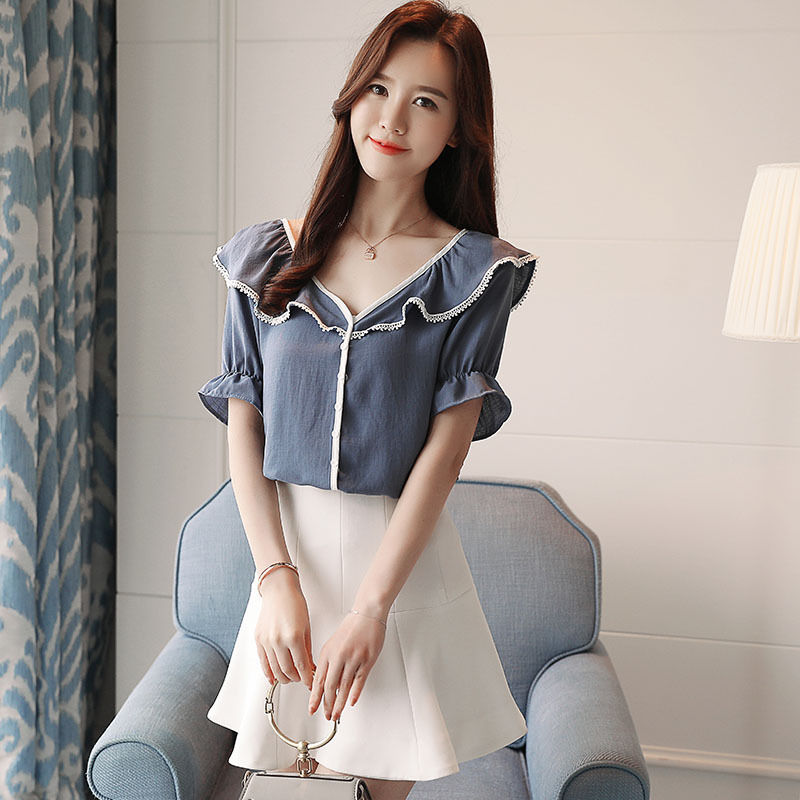 刚上市的新款小衫，一款比一款显嫩吸睛，随便穿都很美