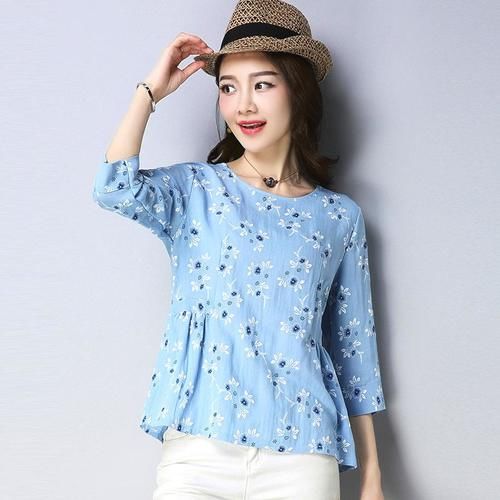 过了40岁女人，别太土，多穿这样的T恤，显瘦有气质