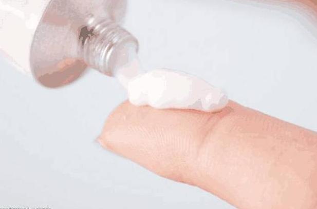 螨虫号称“皮肤田鼠”，脸上到底有没有，对照4道螨虫题一侧便知