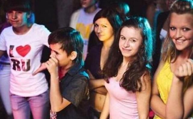 俄罗斯旅游，导游奉劝别和当地美女喝酒！游客不听便“中招”了