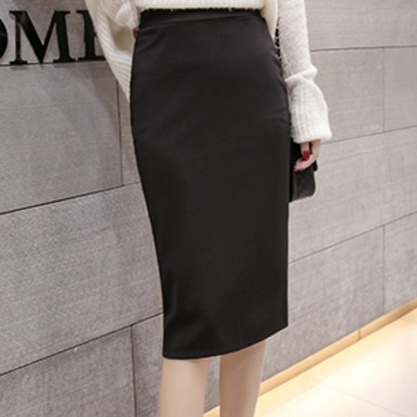 别穿连衣裙了，现流行这包臀半身裙，搭配高跟鞋显身材更有气质